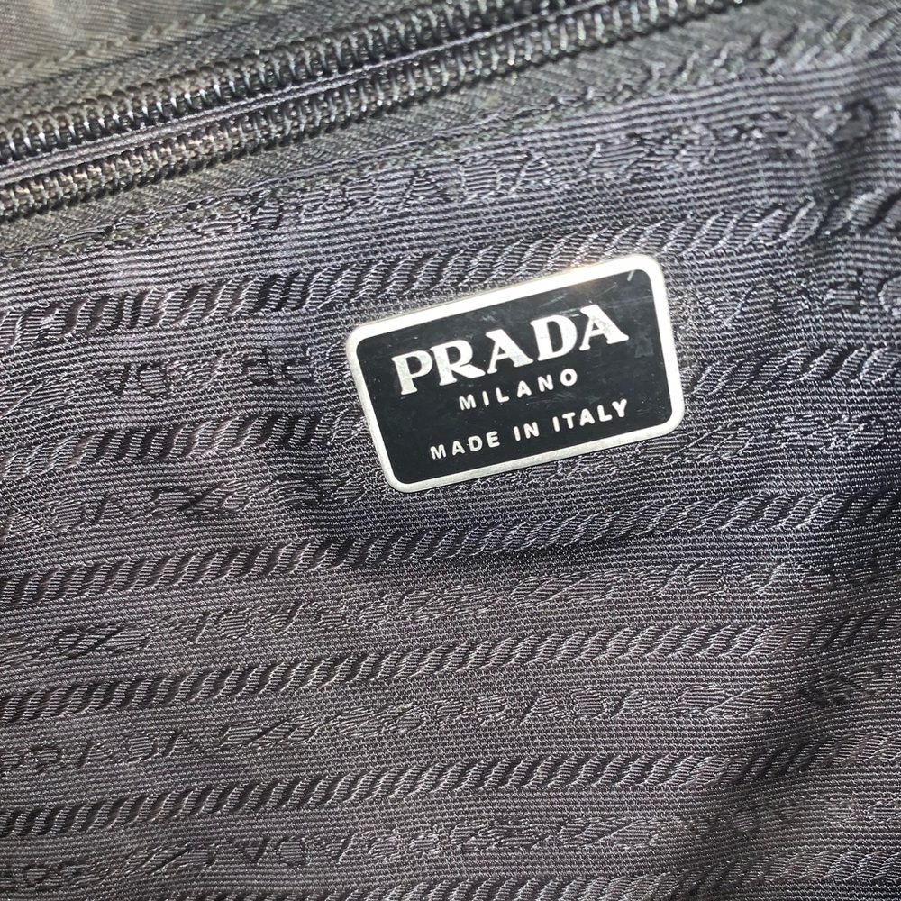 Stylish Prada bag - Picture 4 of 9